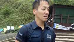 서프보드로 2m 파도 뚫고 관광객 구조한 경찰관 화제 [따전소]