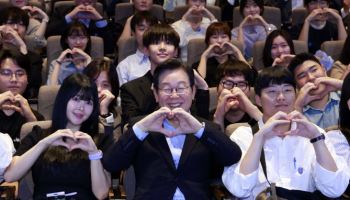 '채용'으로 화답한 재계, 대통령도 '규제 완화'로 화답해야