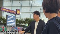 "소스통 짊어지고 해외로"...백종원 근황 포착	