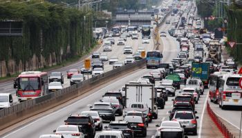 11시 기준 고속도로 정체 ‘절정’…서울-부산 7시간 30분
