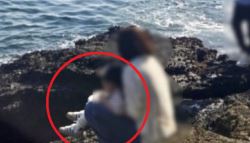 ‘용머리해안'서 아이 용변보고 바다로 ‘휙'…中 관광객, 또 논란