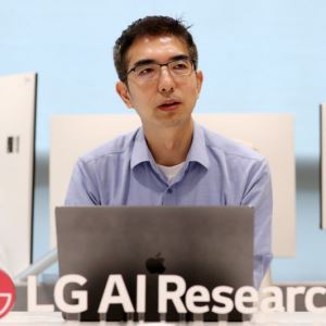“LG AI대학원은 ‘AI 전환 가속기’…한 우물 파는 도전이 미래 연다”