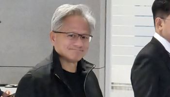 'AI 황제' 젠슨 황 한국 왔다…15년 만에 공식 방한(상보)