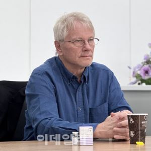 글로벌 석학 에드워드 무어 교수 "상업용 균주 발굴은 큰 챌린지, 이니바이오 상업화 기뻐"