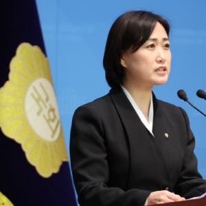 與 "APEC 성공은 국난 극복한 국민 모두의 성공"
