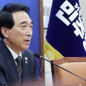 與 "재판중지법 추진 안한다…관세 협상·APEC 성과에 집중"