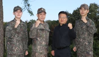 경주 APEC서 경비 작전하던 군인들, 쓰러진 노인 구했다