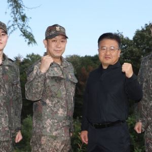 경주 APEC서 경비 작전하던 군인들, 쓰러진 노인 구했다