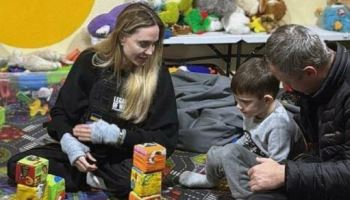 안젤리나 졸리, 러 포격 빗발치는 우크라 도시 깜짝 방문
