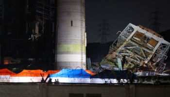 울산화력 붕괴사고, 밤샘 구조 계속…"작은 틈 찾아 진입"