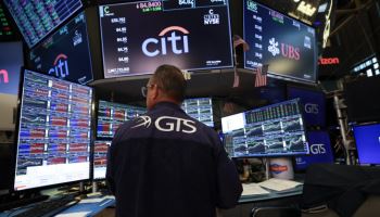 [속보] 뉴욕증시 하락 마감…AI 거품 우려 재발에 나스닥 2%↓