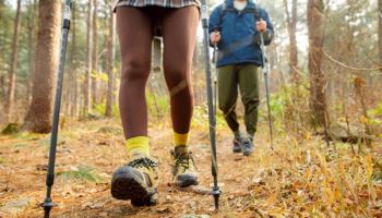 가을 산행 후 무릎ㆍ허리 통증, 대부분 '내리막길'에서 시작된다