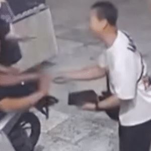 "CCTV 확인 좀…" 베트남 상인, 실종 韓노모 찾아 직접 나섰다(영상)