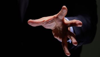 “엄마한테 말하지마” 6세 친딸 성폭행하곤 협박한 아빠, 결국