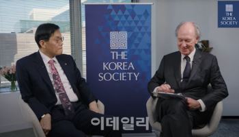 이창용 "재정 절벽 떨어지기 전에 건전성 강화 나서야"