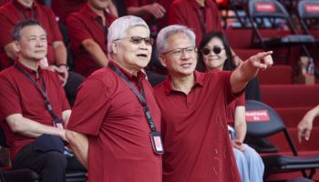 젠슨황 “블랙웰 수요↑…하이닉스·삼성 첨단칩 샘플 받아”