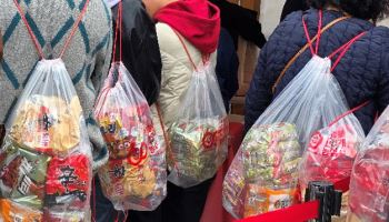 "갓 튀긴 라면의 무한변신…전국 라면덕후 홀린 구미라면축제"