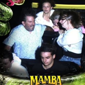 “벨트 풀렸어!” 롤러코스터 탄 소녀의 비명…2분간 ‘공포의 회전’