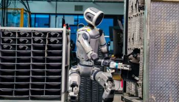 글로벌 車업계 '휴머노이드 로봇'에 사활 건 이유는?