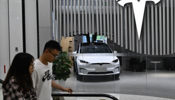 테슬라, 中판매량 3년래 최저 ‘뚝’…“경쟁심화·수요부진 탓”