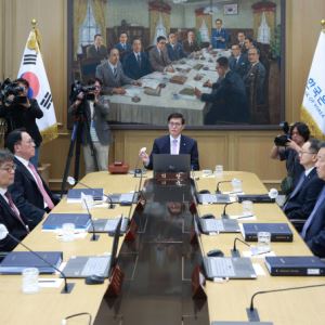 ‘환율은 불안, 집값은 과열’…금통위, 왜 동결했나 봤더니