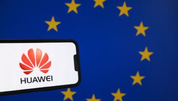 EU, 화웨이 통신장비 금지 소식에 中 “시장 원칙 위반”(종합)