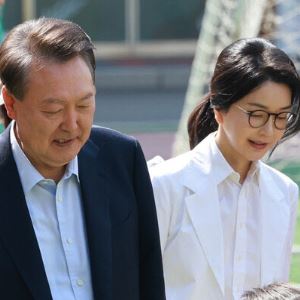 “건진법사, 김건희 위로” “尹부부 이끌어”…브로커 증언