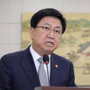 최교진 "유담 인천대 채용 특혜의혹 보고 받아…위법 시 조치"