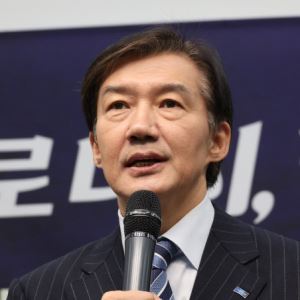 조국 “한동훈, 정치검사 DNA 여전…정치 해선 안될 사람”