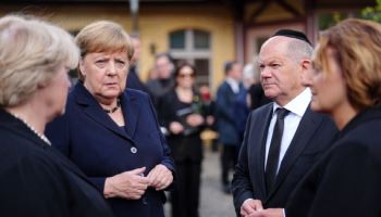 "메르켈 암살 목표", 코인 모금한 독일 남성 체포