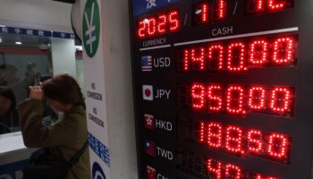 환율, 1470원까지 상승…또 장중 고점 높여