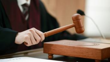 남편 배 흉기로 찌른 중국인 아내…법원 ‘선처’ 이유는