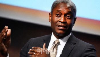 ‘연준 매파’ 보스틱 “인플레 괴물 되살릴 수 있어…금리인하 서둘러선 안 돼”