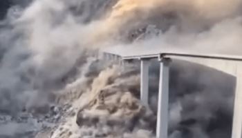 완공 10개월 만에 '와르르'…중국 신축 대교 붕괴(영상)