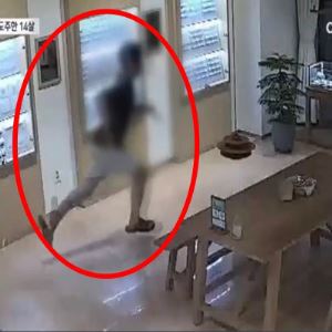 금은방서 ‘10돈 금목걸이’ 차고 튄 중학생…붙잡힌 곳은