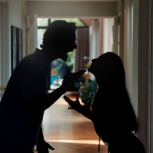 “외도男 아닌 다른 男 품속에 아내가” 모두에 위자료 소송 될까