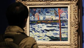 햇빛이 비치는 수면