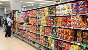 '볶음라면' 경쟁 격화…불닭·툼바 이어 김치볶음면도 '도전'