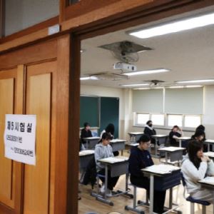 “미역국도 안 먹어” “증시 늦게 개장”…외신도 주목한 ‘수능’