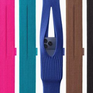 “34만원 짜리 양말?” 논란의 애플 ‘아이폰 케이스’ 뭐기에