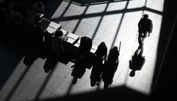 50대 줄줄이 조기퇴직…'평생고용'은 옛말