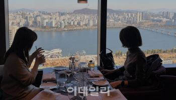 “불이 재료가 된다”…콘래드 스테이크 하우스 ‘SUT’로 새출발