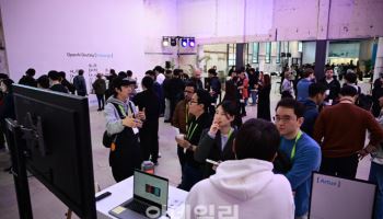 AI 기반 미술 플랫폼 아르투, 오픈AI 개발자 행사서 큐레이터 시연