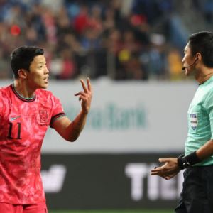 ‘차이고 또 차인’ 황희찬 “강인이도 그렇고... 심판이 관리해 줬다면”