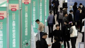 건설·제조업↓노인돌봄↑…업종별 ‘고용양극화’ 심화했나