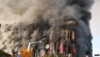 이랜드 물류센터 화재 이틀째…건물 일부 붕괴