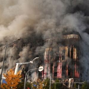 이랜드 물류센터 화재 이틀째…건물 일부 붕괴