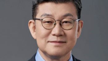 與 김남근 "새벽배송 금지 논쟁, 바람직하지 않아"