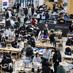 “직접 플레이하러 왔어요”…후끈한 '유니콘' 현장