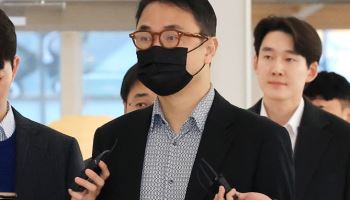 ‘김건희 오빠’ 김진우 구속심사 출석…‘묵묵부답’